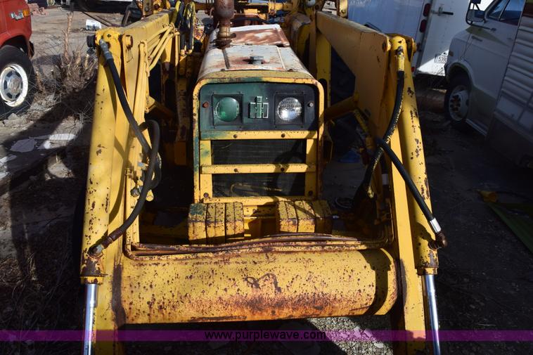 image for item E6138 1975 International I2412-B Series B backhoe