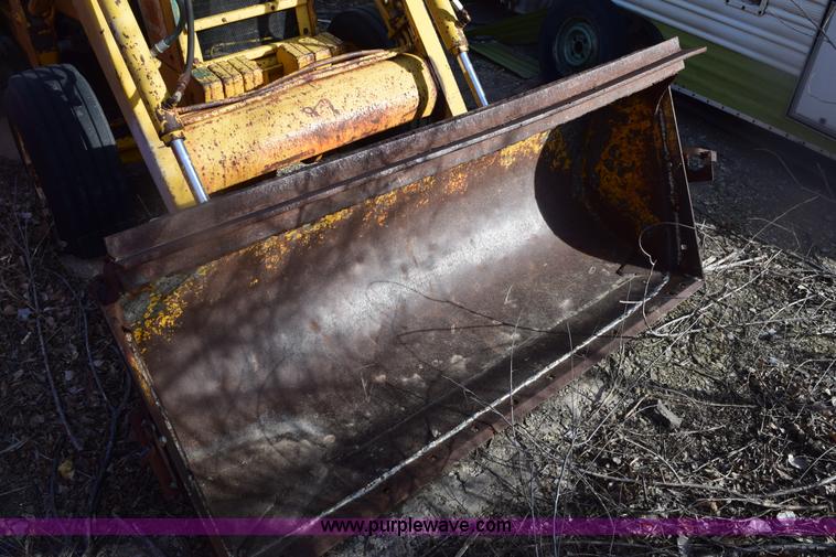 image for item E6138 1975 International I2412-B Series B backhoe