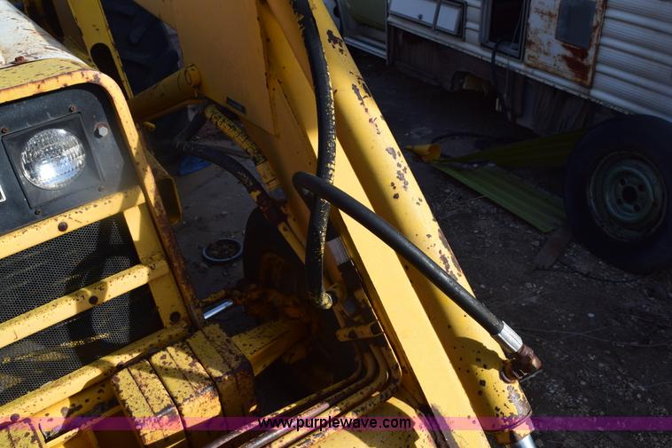 image for item E6138 1975 International I2412-B Series B backhoe