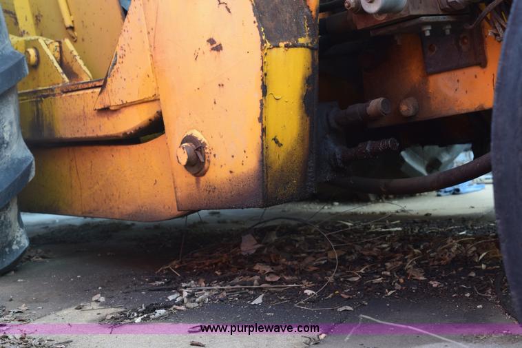 image for item E6138 1975 International I2412-B Series B backhoe