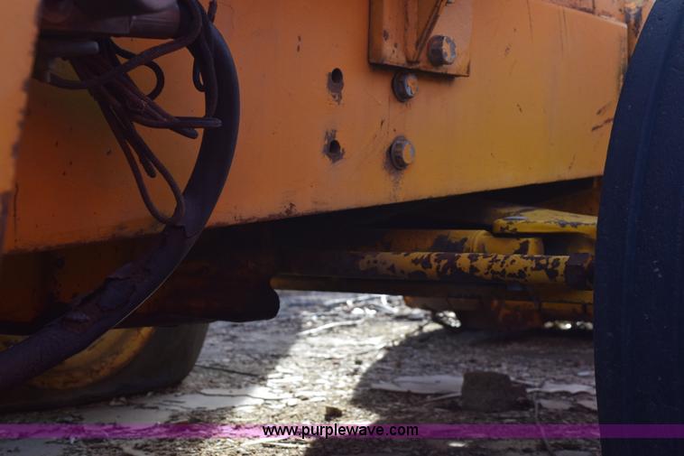 image for item E6138 1975 International I2412-B Series B backhoe