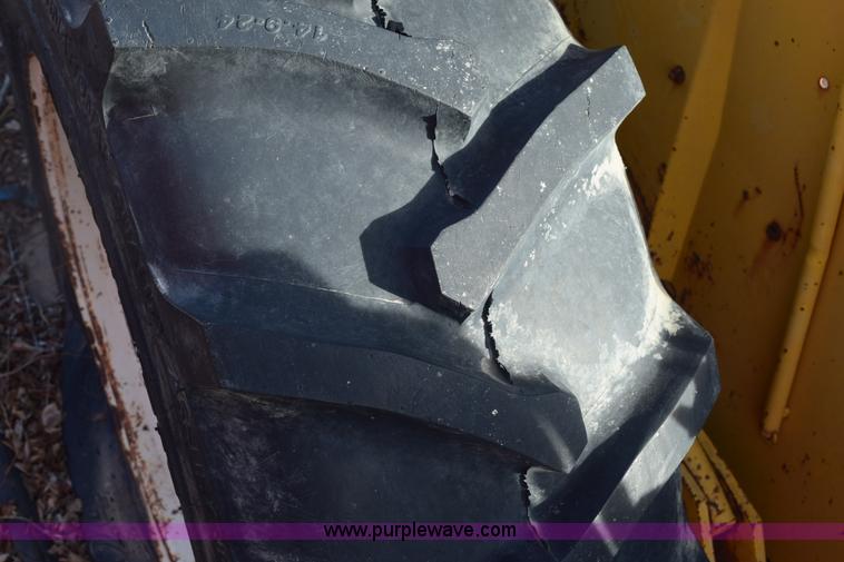 image for item E6138 1975 International I2412-B Series B backhoe