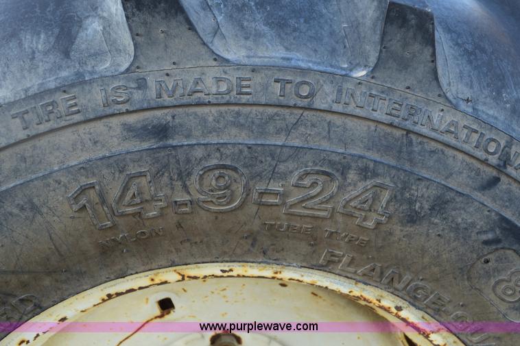 image for item E6138 1975 International I2412-B Series B backhoe