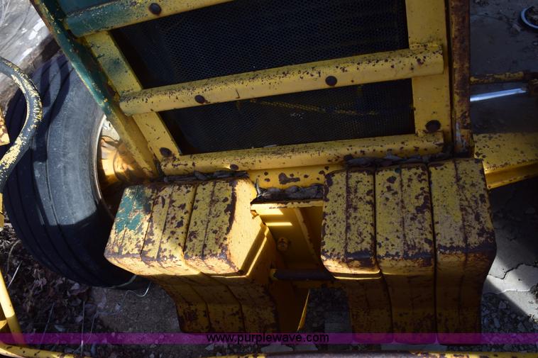 image for item E6138 1975 International I2412-B Series B backhoe