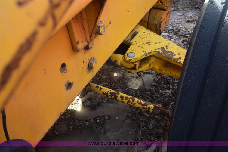 image for item E6138 1975 International I2412-B Series B backhoe