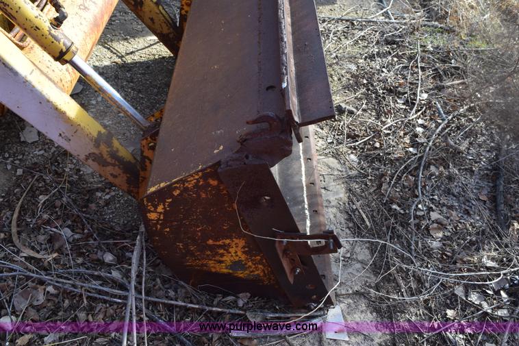 image for item E6138 1975 International I2412-B Series B backhoe