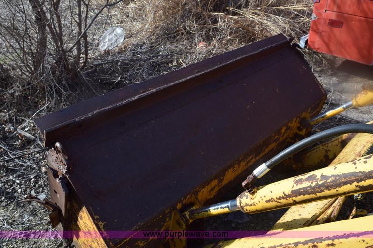 image for item E6138 1975 International I2412-B Series B backhoe