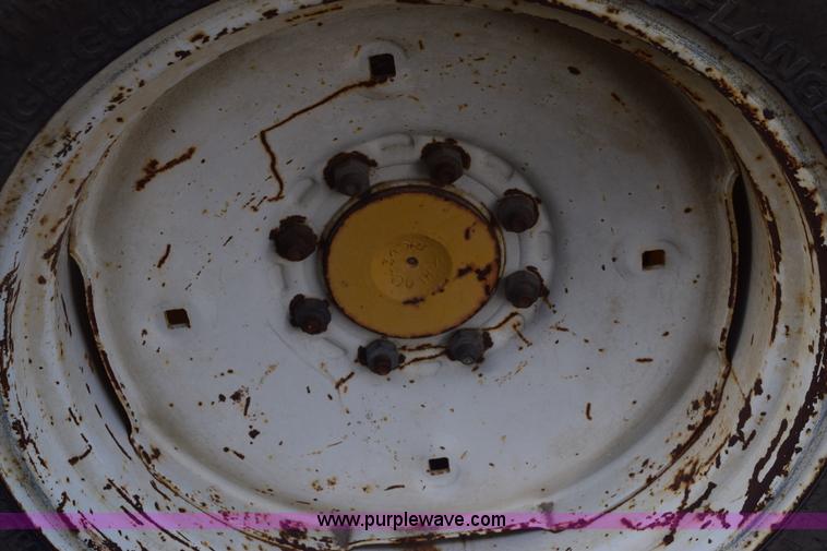 image for item E6138 1975 International I2412-B Series B backhoe