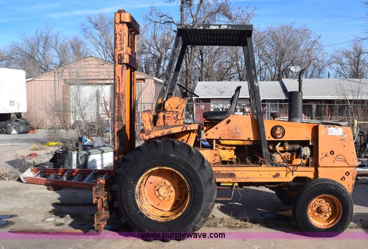 image for item E6140 Case 584 rough terrain forklift