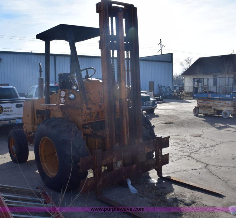 image for item E6140 Case 584 rough terrain forklift