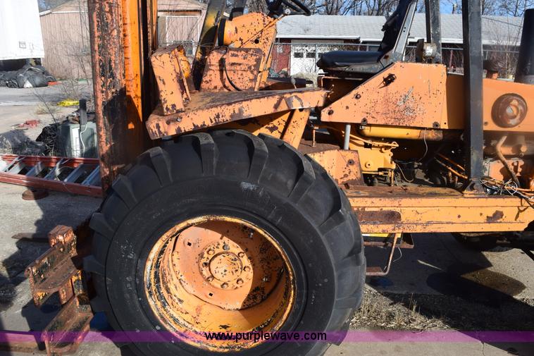 image for item E6140 Case 584 rough terrain forklift