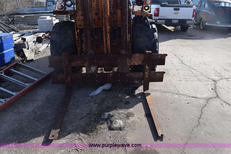 image for item E6140 Case 584 rough terrain forklift