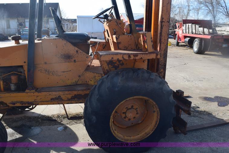 image for item E6140 Case 584 rough terrain forklift