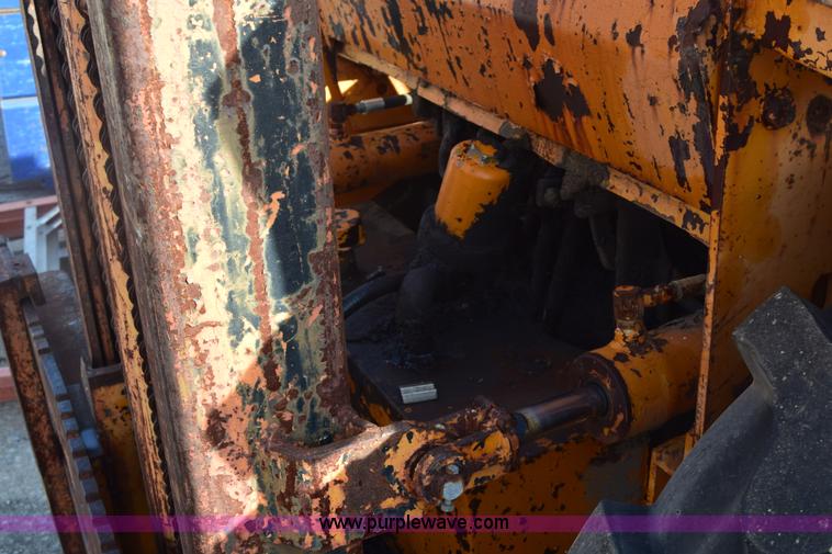 image for item E6140 Case 584 rough terrain forklift