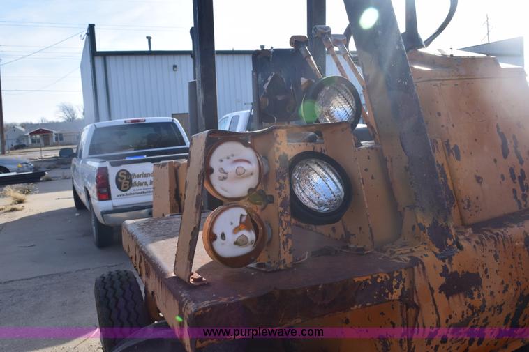 image for item E6140 Case 584 rough terrain forklift