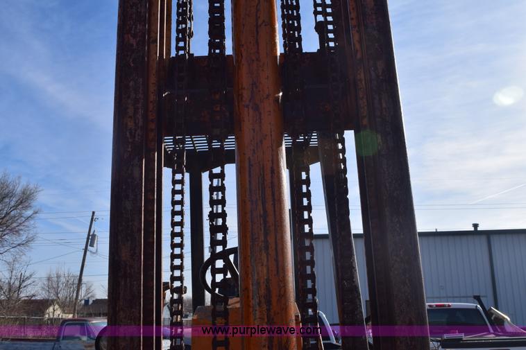 image for item E6140 Case 584 rough terrain forklift