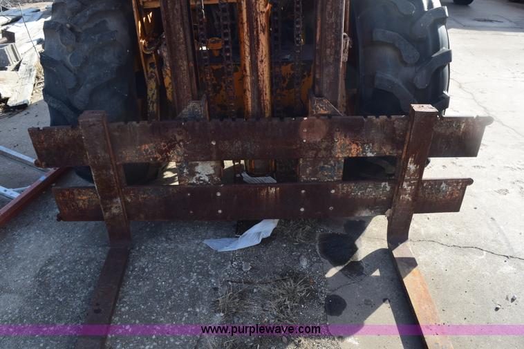 image for item E6140 Case 584 rough terrain forklift