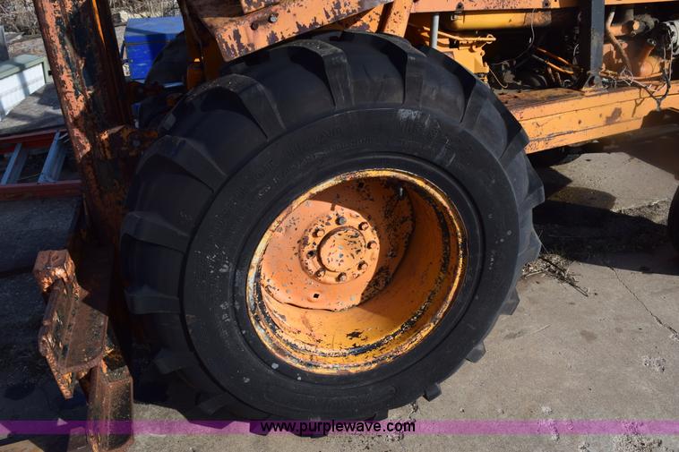 image for item E6140 Case 584 rough terrain forklift