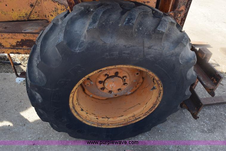 image for item E6140 Case 584 rough terrain forklift