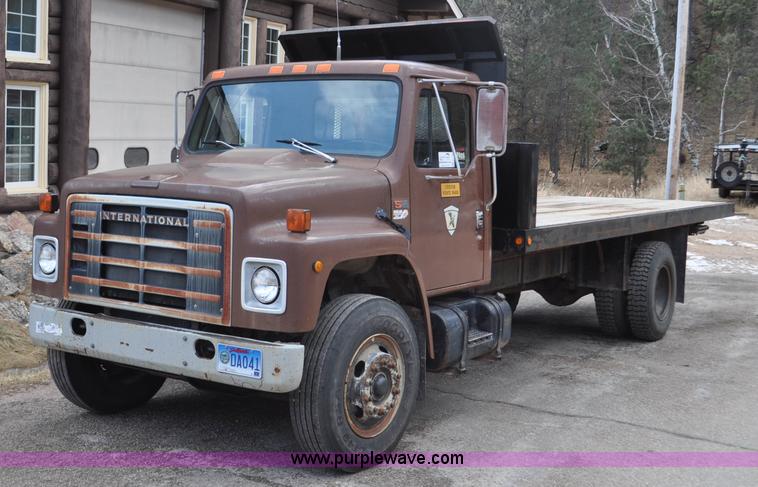 image for item F2185 1984 International S1700 flatbed truck
