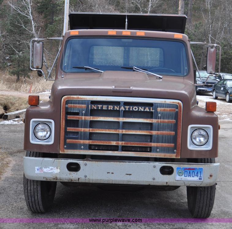 image for item F2185 1984 International S1700 flatbed truck