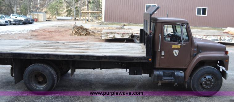 image for item F2185 1984 International S1700 flatbed truck