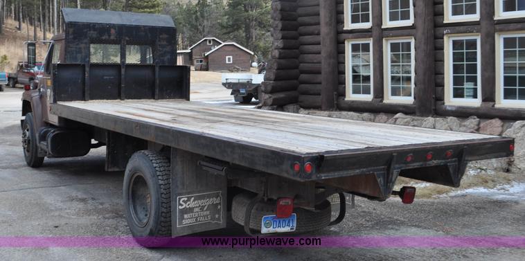 image for item F2185 1984 International S1700 flatbed truck