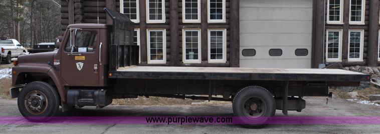 image for item F2185 1984 International S1700 flatbed truck