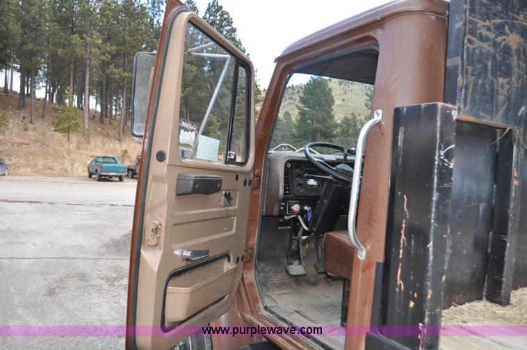 image for item F2185 1984 International S1700 flatbed truck