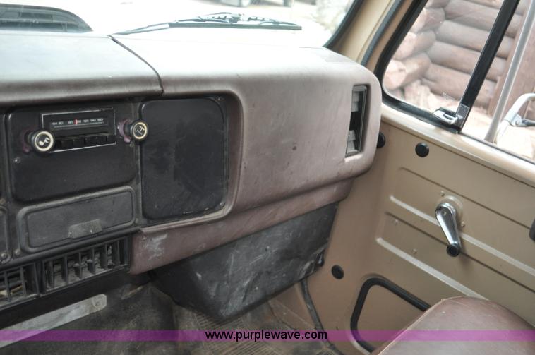 image for item F2185 1984 International S1700 flatbed truck