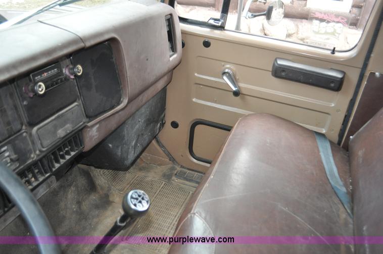 image for item F2185 1984 International S1700 flatbed truck