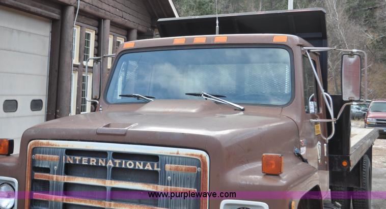 image for item F2185 1984 International S1700 flatbed truck