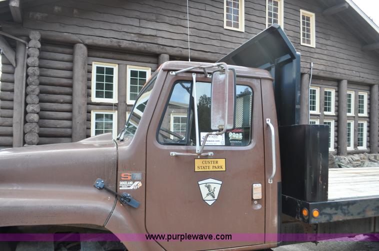 image for item F2185 1984 International S1700 flatbed truck