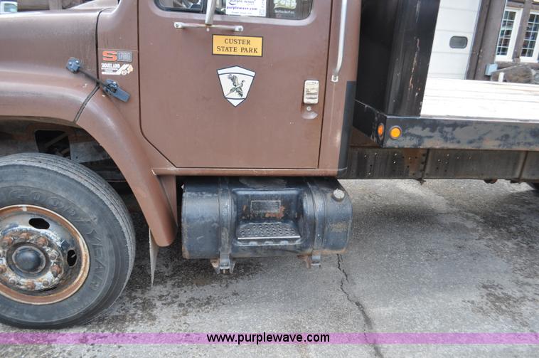 image for item F2185 1984 International S1700 flatbed truck