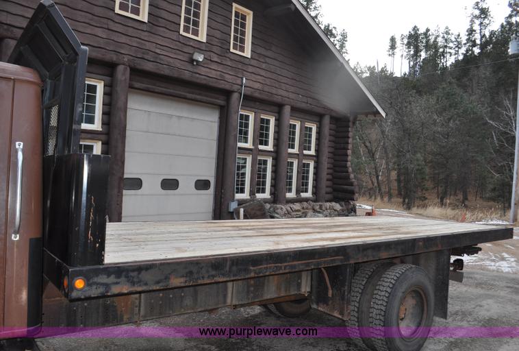 image for item F2185 1984 International S1700 flatbed truck