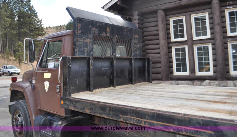 image for item F2185 1984 International S1700 flatbed truck