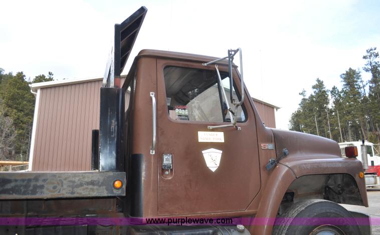 image for item F2185 1984 International S1700 flatbed truck
