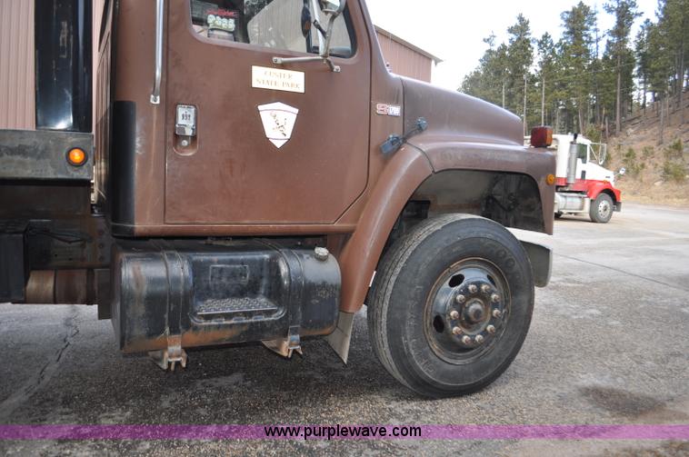 image for item F2185 1984 International S1700 flatbed truck