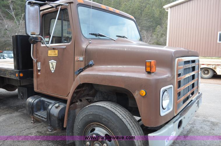 image for item F2185 1984 International S1700 flatbed truck