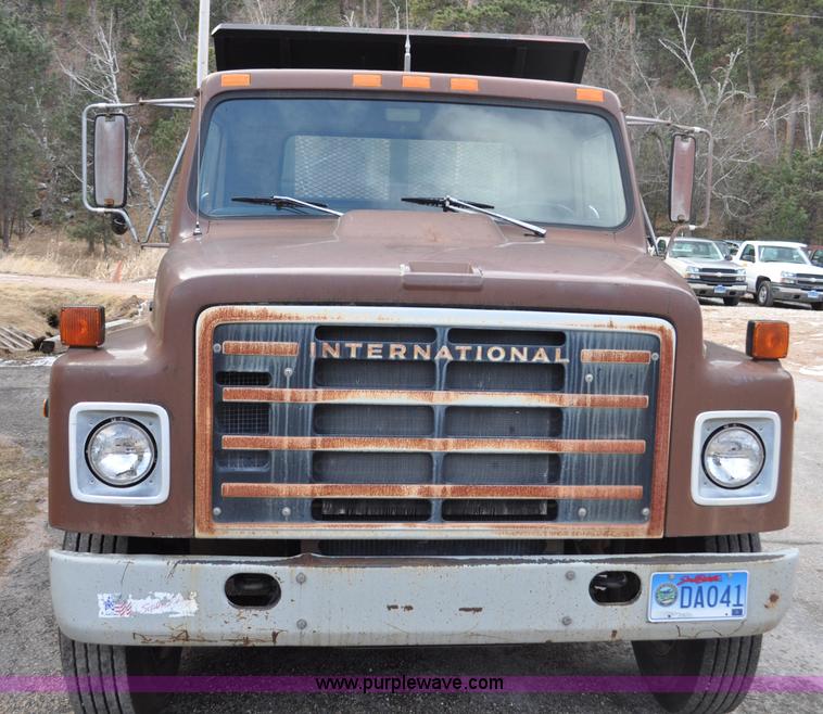 image for item F2185 1984 International S1700 flatbed truck
