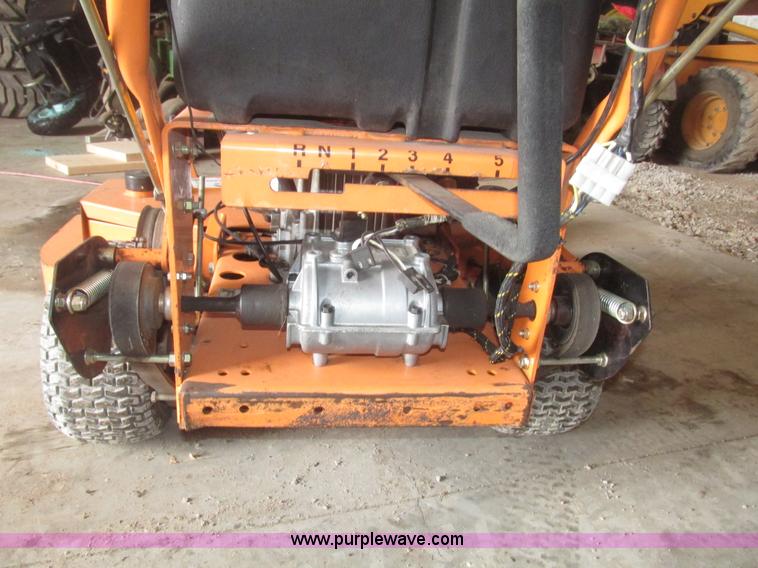 image for item G9786 2005 Scag SW48V-16KAI Velocity Plus lawn mower