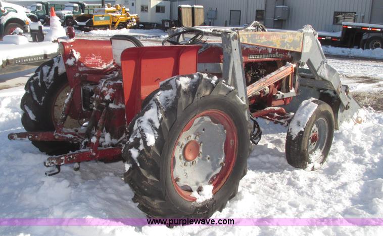 image for item G9790 1969 International 444 tractor