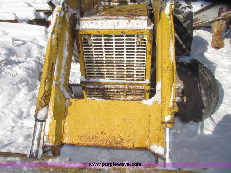 image for item G9791 International 3414 tractor