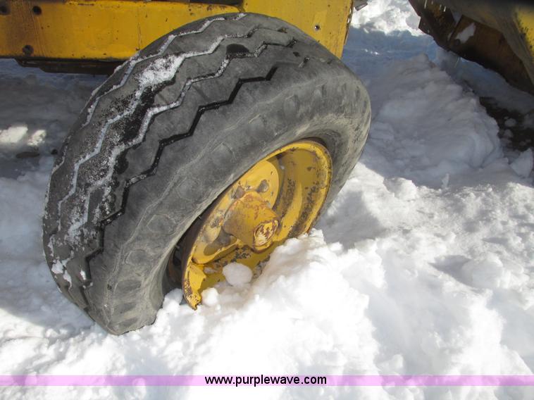 image for item G9791 International 3414 tractor