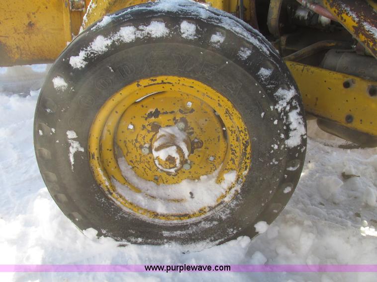 image for item G9791 International 3414 tractor