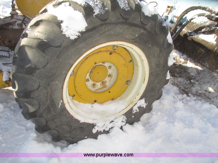 image for item G9791 International 3414 tractor