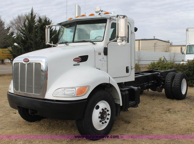 image for item H1639 2008 Peterbilt 335 truck cab and chassis