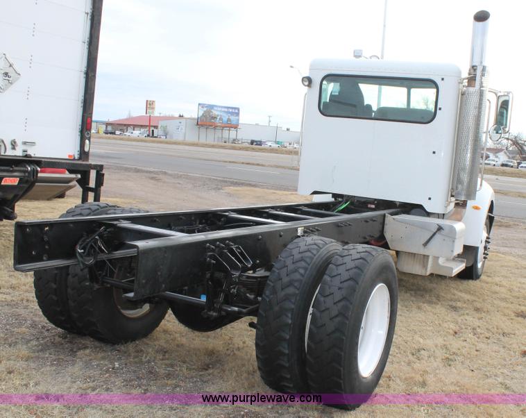 image for item H1639 2008 Peterbilt 335 truck cab and chassis