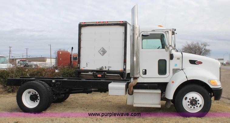 image for item H1639 2008 Peterbilt 335 truck cab and chassis