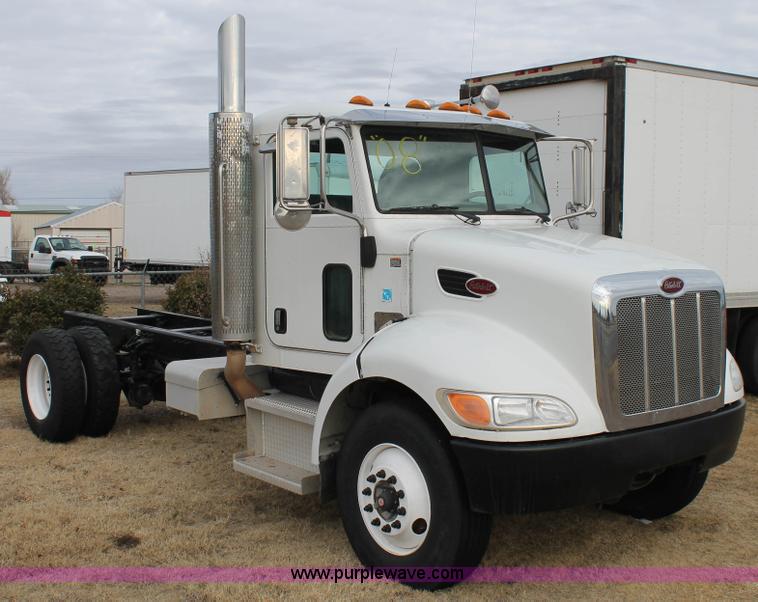 image for item H1639 2008 Peterbilt 335 truck cab and chassis